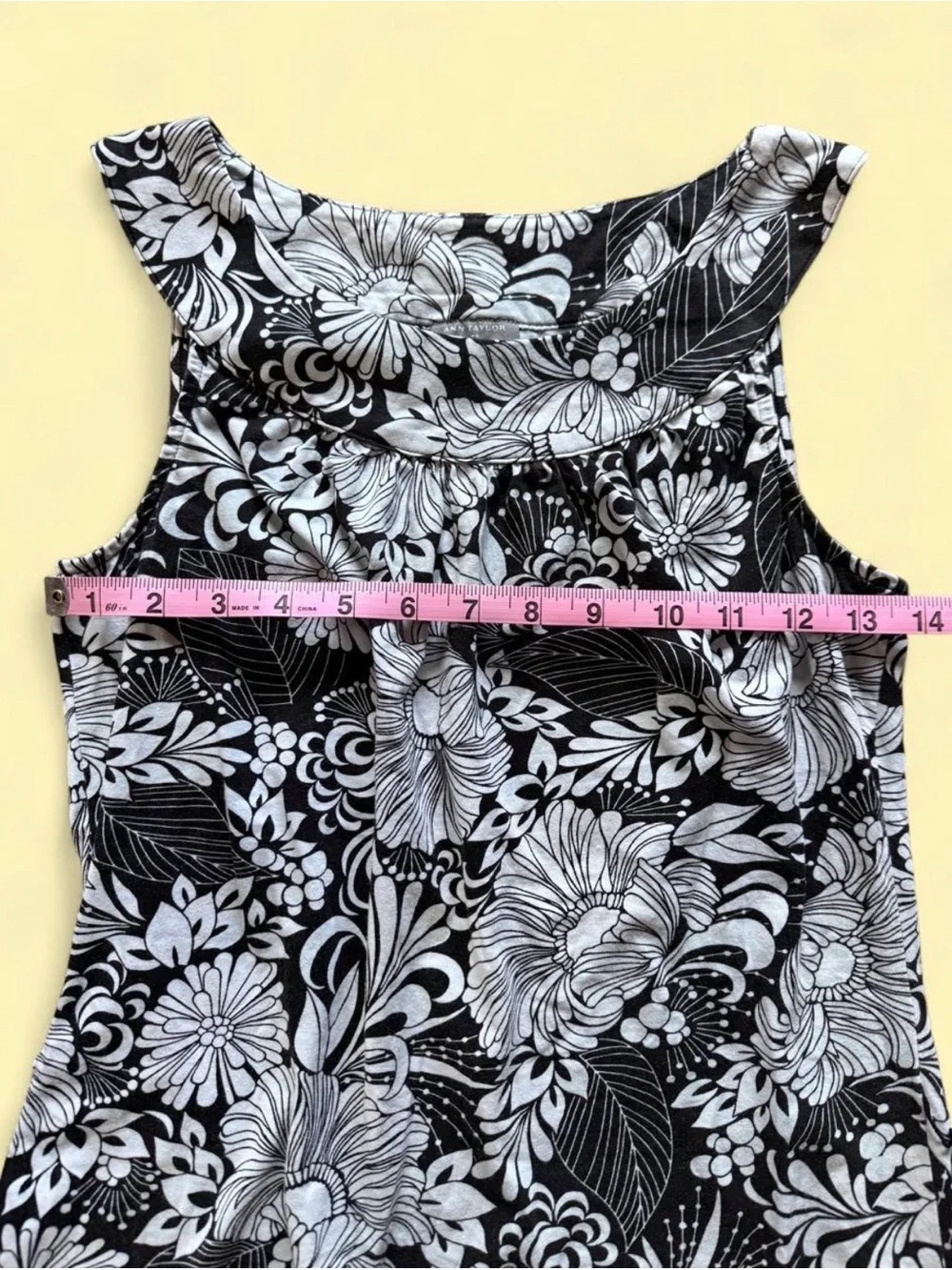 Ann Taylor Black & White Floral Scoop Neck Tank
